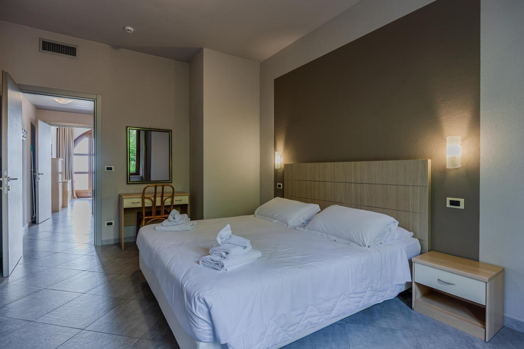 เรสซิเดนซ์ ซาน มิเกเล Aparthotel กอสเตร์มาโน ภายนอก รูปภาพ